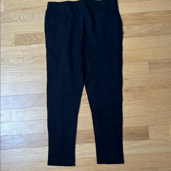 Black Ankle-Length Pants - Picture 9 of 9